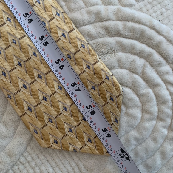 Arrow Gold Silk Patterned Tie - Picture 11 of 11